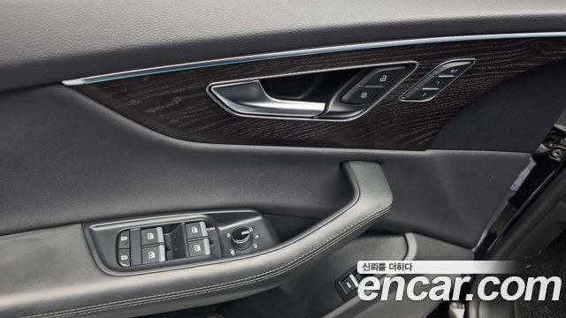 Audi Q8 2022 — photo 31