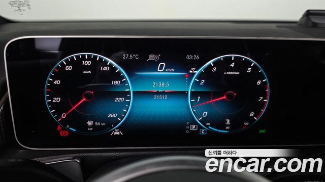 Mercedes-Benz GLB-Class 2020 — photo 11