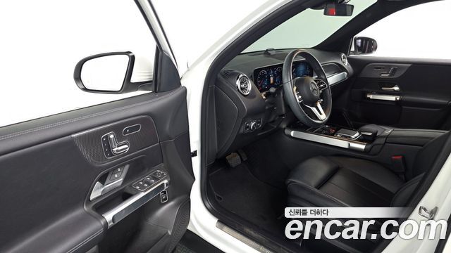Mercedes-Benz GLB-Class 2020 — photo 13