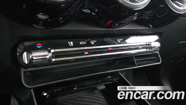 Mercedes-Benz GLB-Class 2020 — photo 22