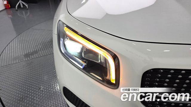 Mercedes-Benz GLB-Class 2020 — photo 8