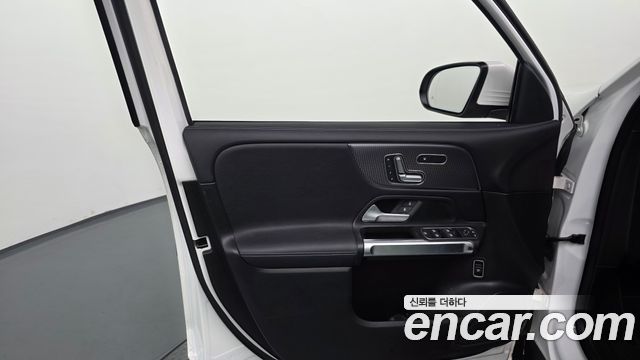 Mercedes-Benz GLB-Class 2020 — photo 14