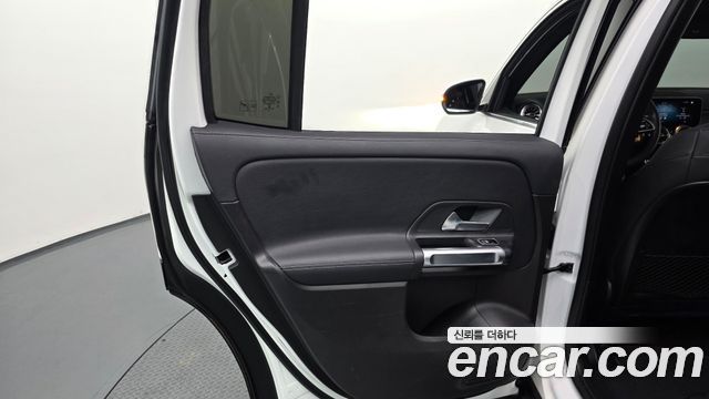 Mercedes-Benz GLB-Class 2020 — photo 15