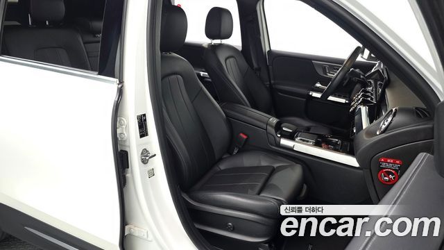 Mercedes-Benz GLB-Class 2020 — photo 16