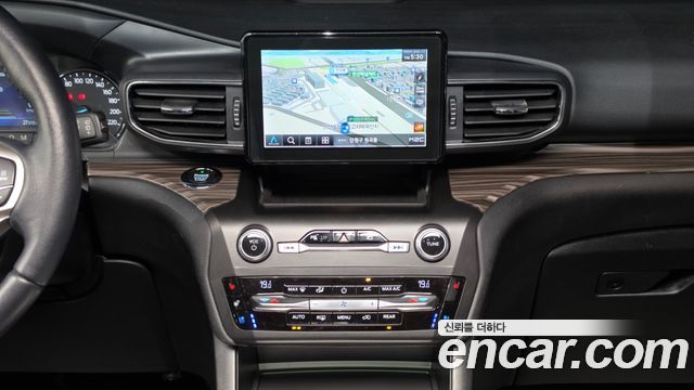 Ford Explorer 2020 — photo 14