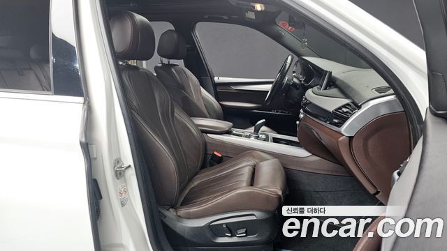BMW X5 2018 — photo 12