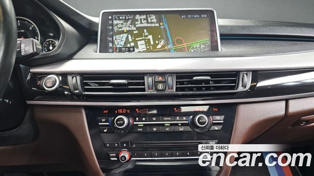 BMW X5 2018 — photo 14