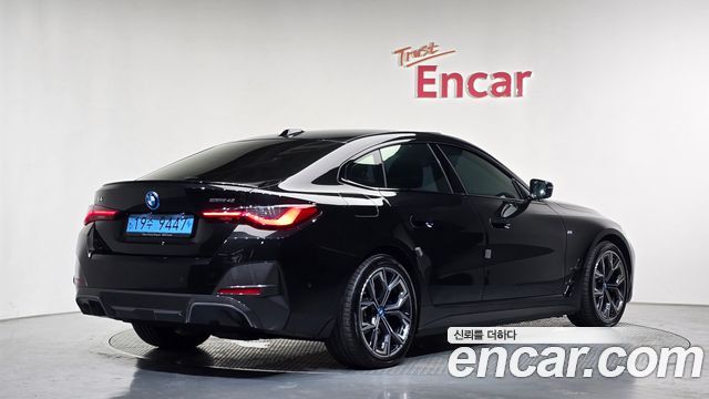 BMW i4 2022 — photo 2