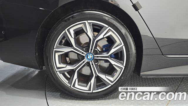 BMW i4 2022 — photo 5