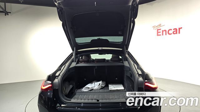 BMW i4 2022 — photo 24
