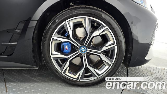 BMW i4 2022 — photo 7