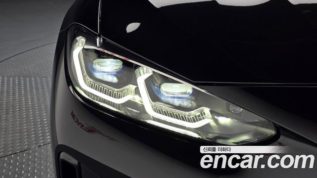 BMW i4 2022 — photo 8