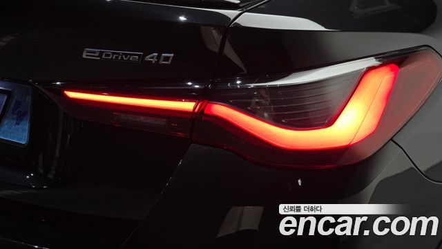 BMW i4 2022 — photo 9