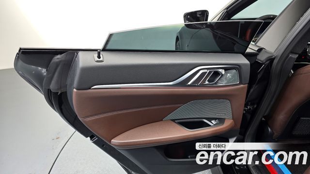 BMW i4 2022 — photo 15