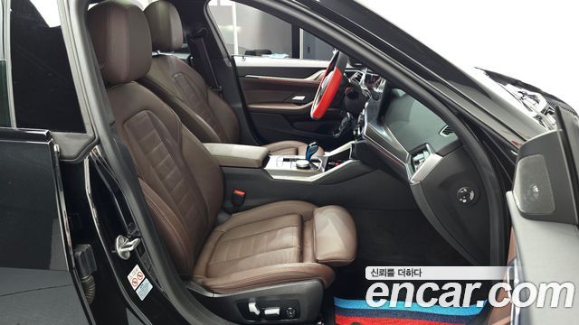BMW i4 2022 — photo 16