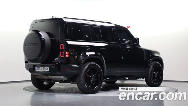 Land Rover Defender 2023 — photo 2