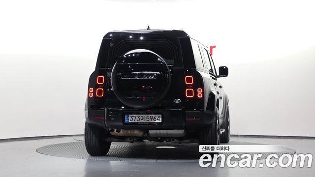 Land Rover Defender 2023 — photo 4