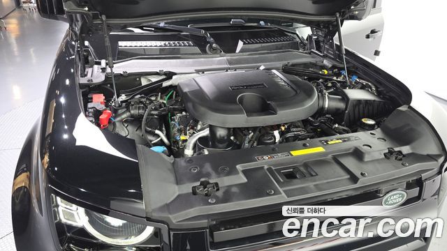 Land Rover Defender 2023 — photo 6