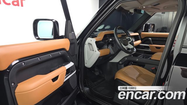 Land Rover Defender 2023 — photo 13