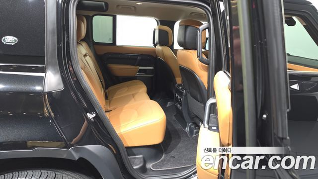 Land Rover Defender 2023 — photo 18