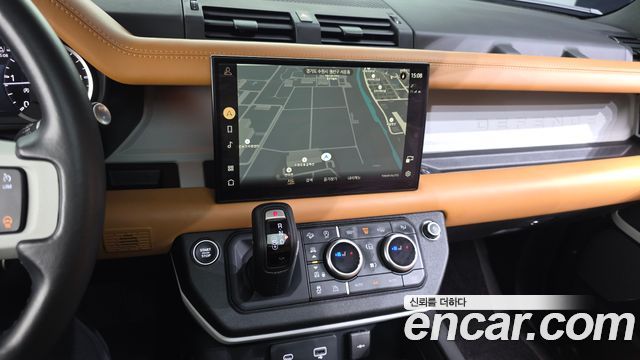 Land Rover Defender 2023 — photo 19