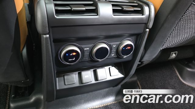 Land Rover Defender 2023 — photo 24