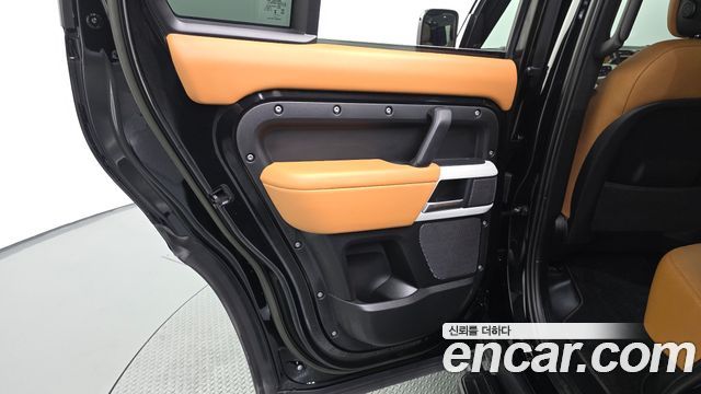 Land Rover Defender 2023 — photo 15