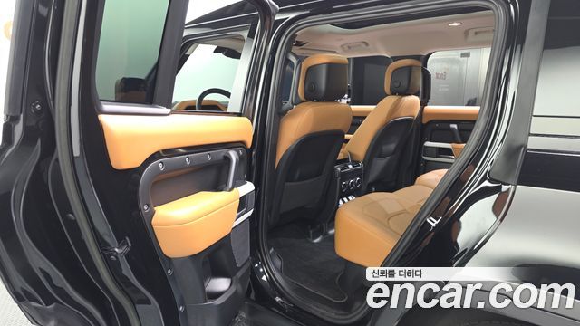 Land Rover Defender 2023 — photo 16