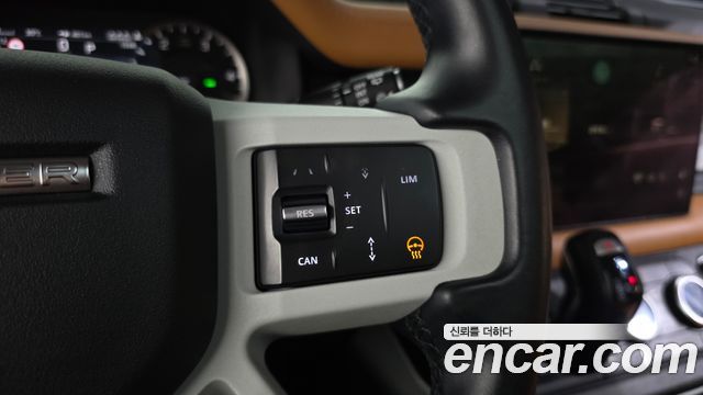 Land Rover Defender 2023 — photo 32