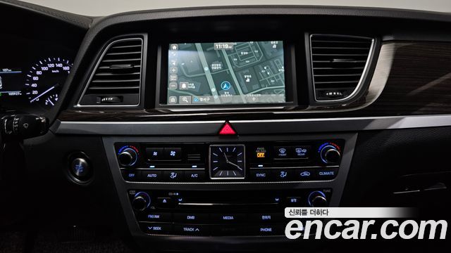 Genesis G80 2017 — photo 14