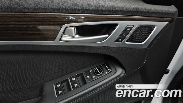 Genesis G80 2017 — photo 17