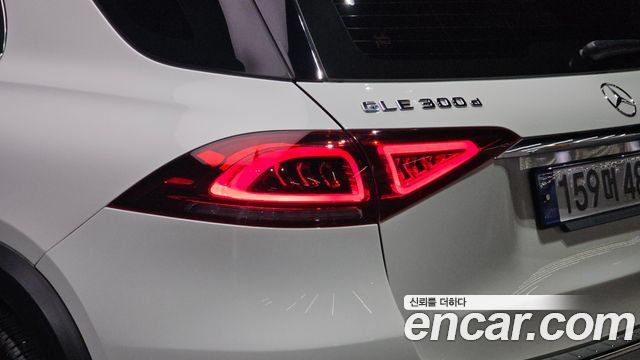 Mercedes-Benz GLE-Class 2022 — photo 9