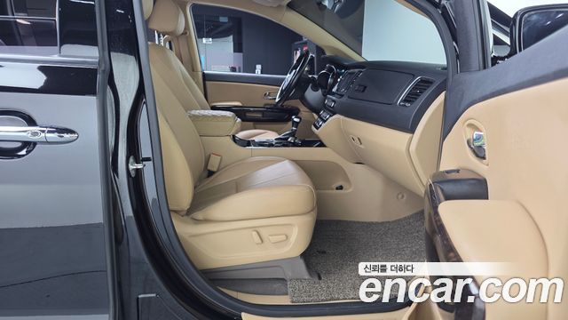 Kia Canival 2019 — photo 17