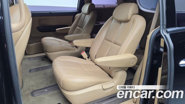 Kia Canival 2019 — photo 16