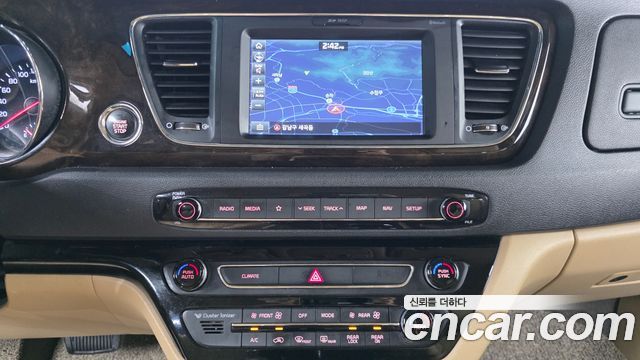 Kia Canival 2019 — photo 28