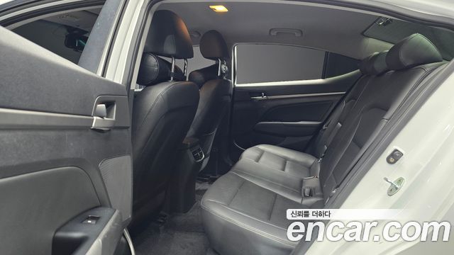 Hyundai AVANTE 2016 — photo 18