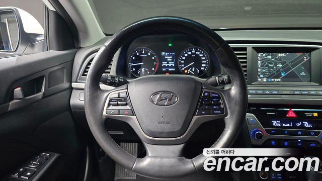 Hyundai AVANTE 2016 — photo 19
