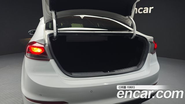 Hyundai AVANTE 2016 — photo 25