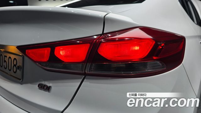 Hyundai AVANTE 2016 — photo 9