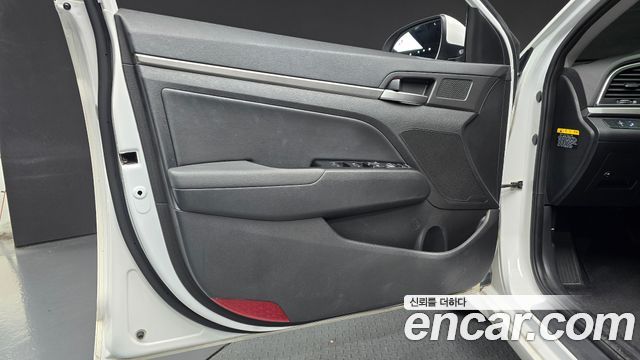Hyundai AVANTE 2016 — photo 14