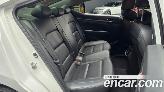 Hyundai AVANTE 2016 — photo 16