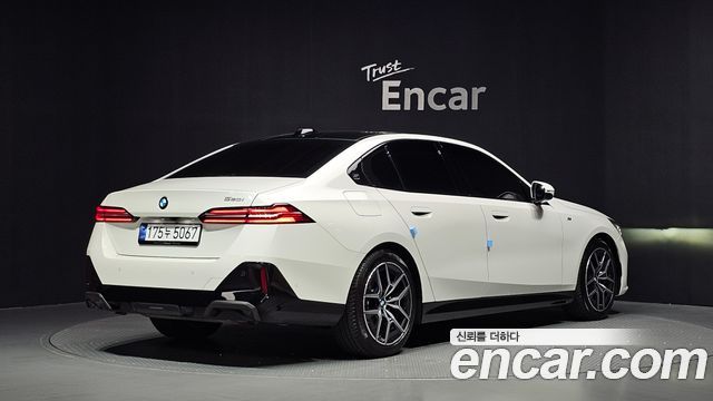 BMW 5-Series 2025 — photo 2