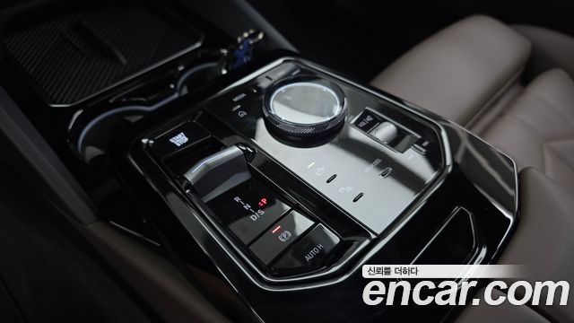 BMW 5-Series 2025 — photo 9