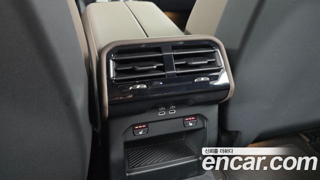 BMW 5-Series 2025 — photo 19