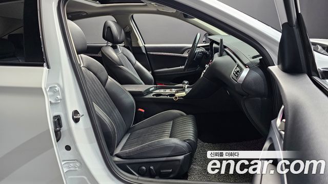 Genesis G70 2019 — photo 11