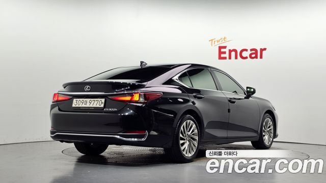 Lexus ES 2023 — photo 2