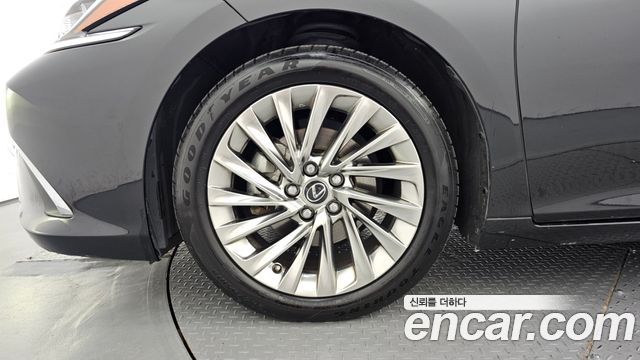 Lexus ES 2023 — photo 5