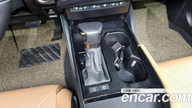 Lexus ES 2023 — photo 12