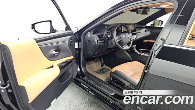 Lexus ES 2023 — photo 13