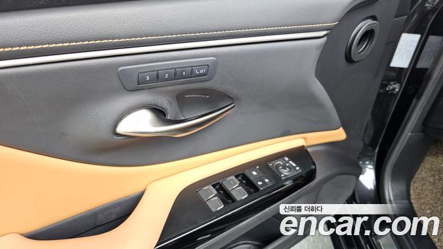Lexus ES 2023 — photo 24